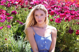 Tiffany Toth,Тиффани Тот